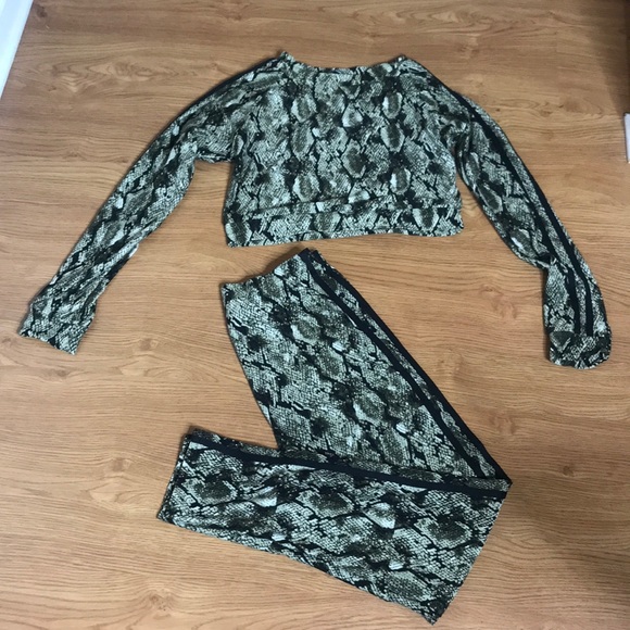 Fashion Nova Pants - Fashion Nova Green Snake Print Two Piece Set XL